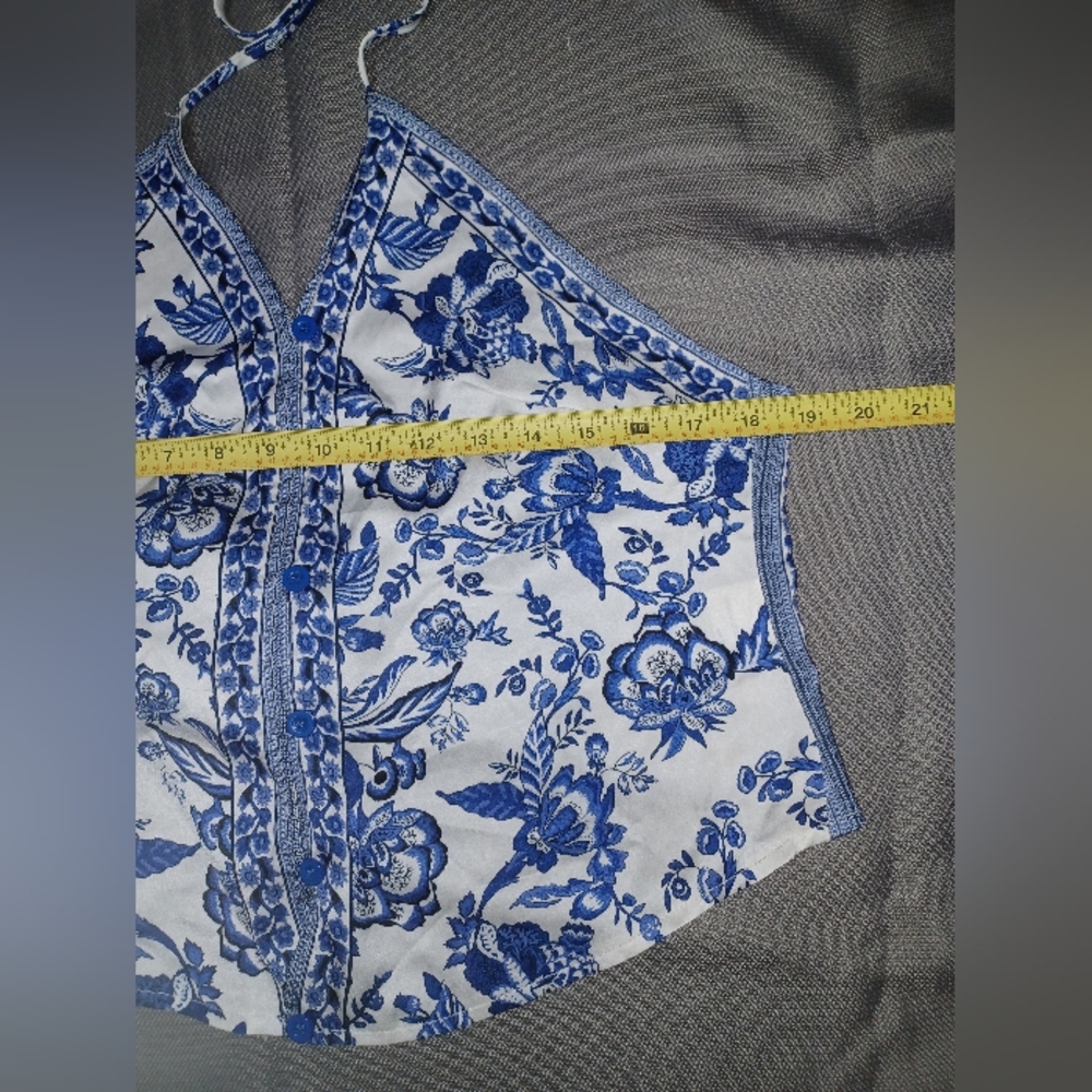 Women Size L Blue and White Floral Halter Top it is not a brand - Picture 9 of 10